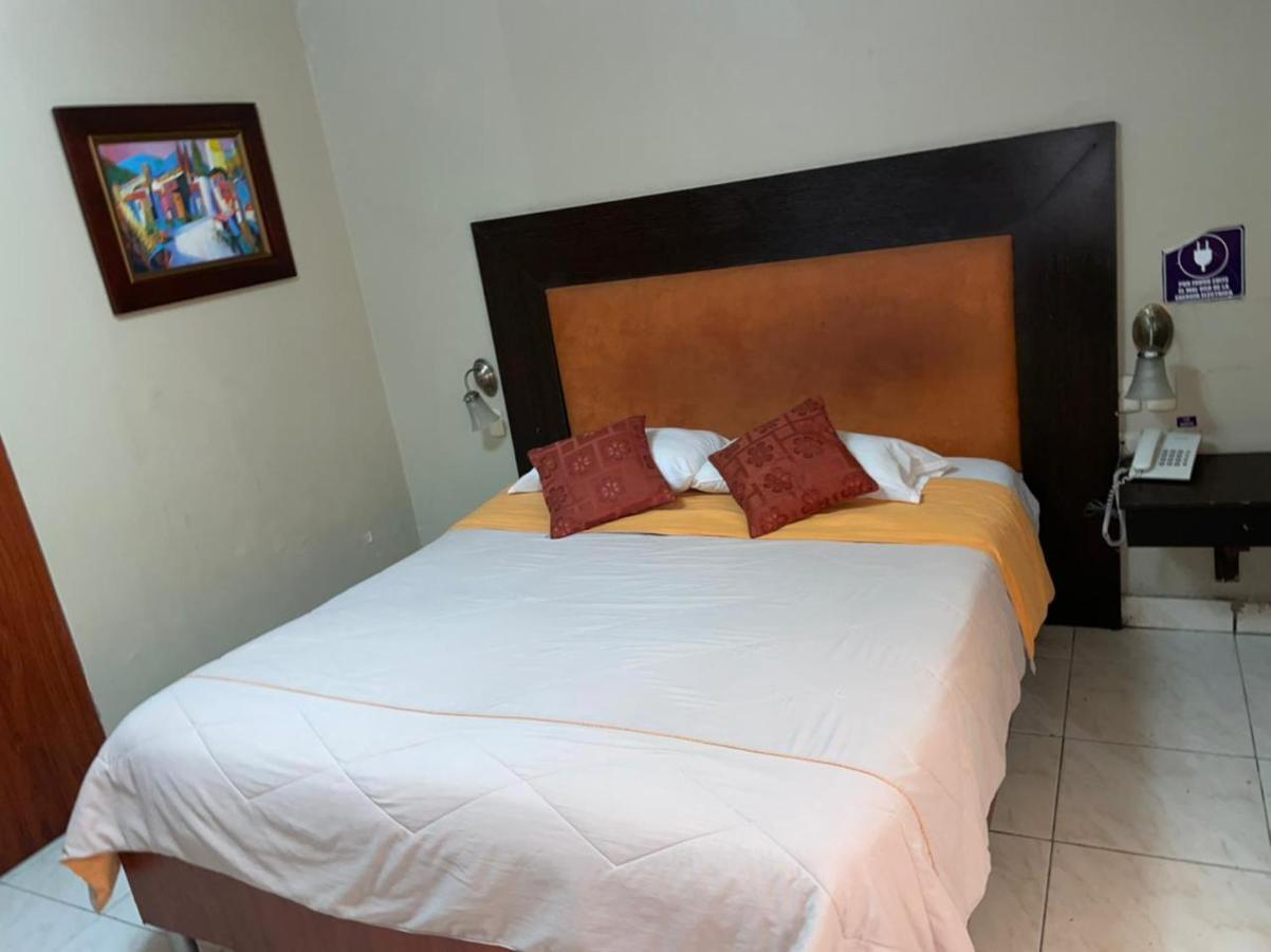 Tropical Inn Hotel جواياكيل المظهر الخارجي الصورة