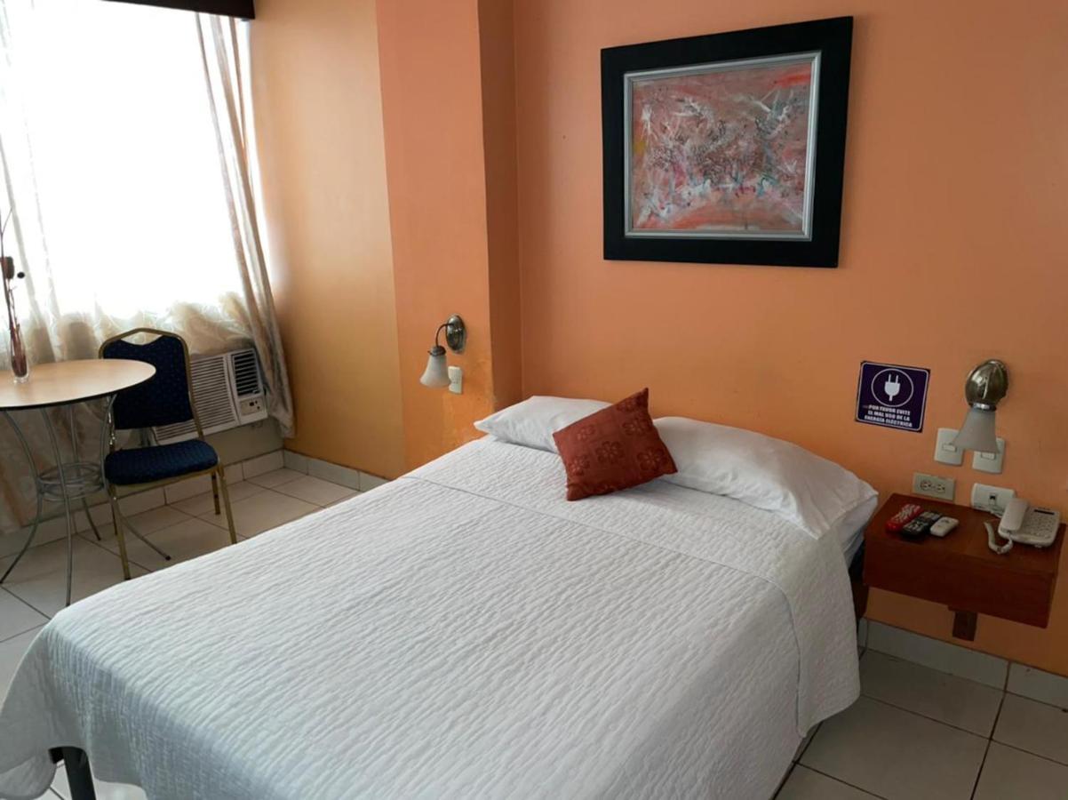 Tropical Inn Hotel جواياكيل المظهر الخارجي الصورة
