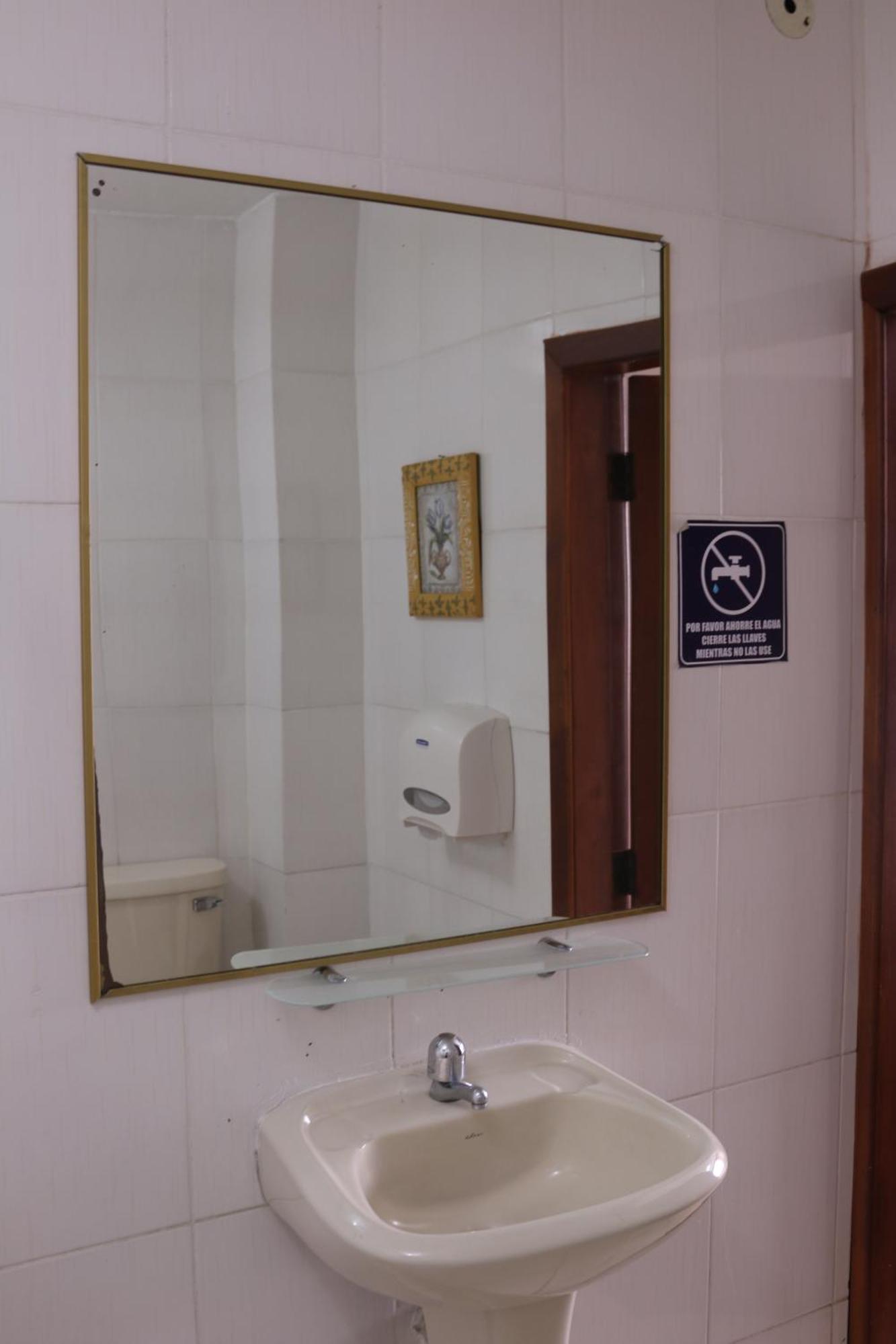 Tropical Inn Hotel جواياكيل المظهر الخارجي الصورة