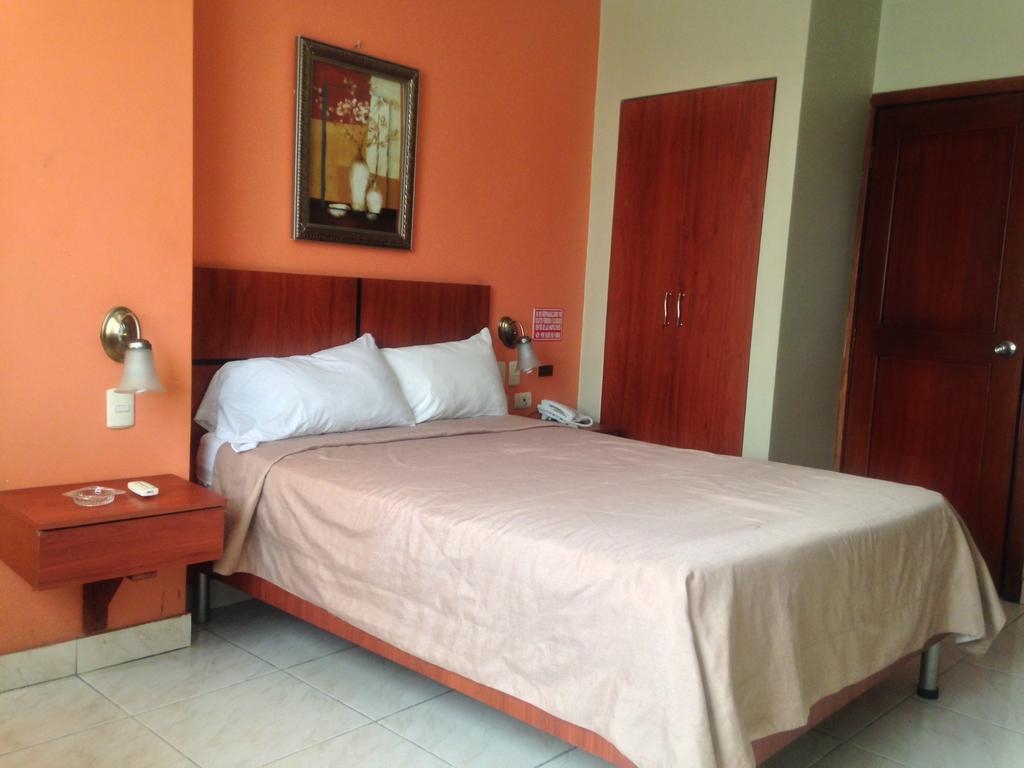 Tropical Inn Hotel جواياكيل الغرفة الصورة