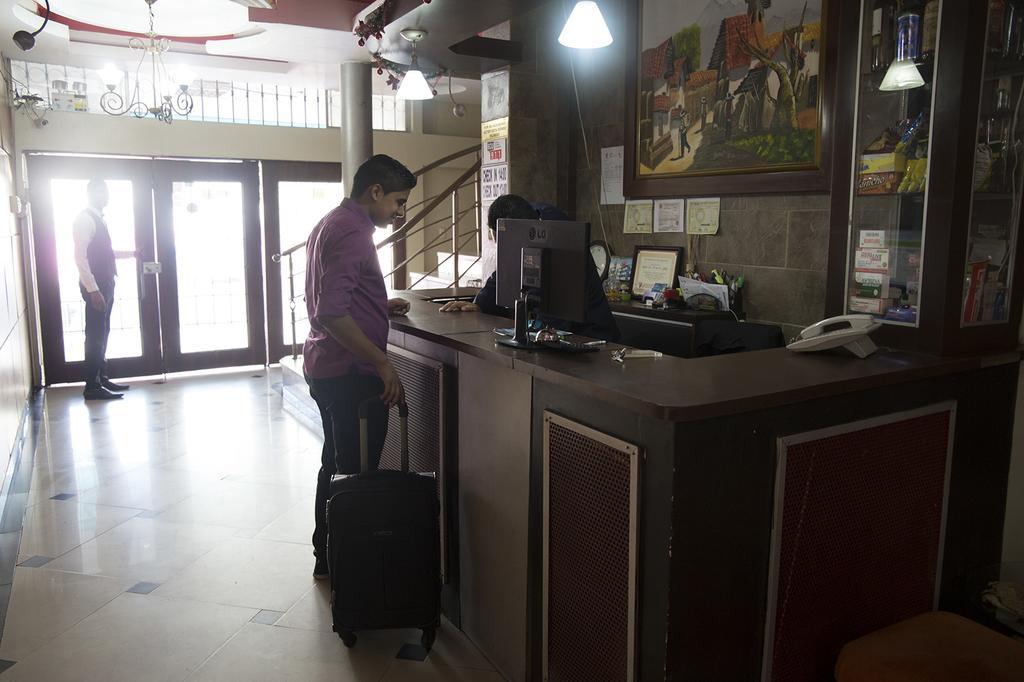 Tropical Inn Hotel جواياكيل المظهر الخارجي الصورة