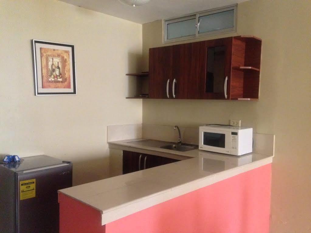 Tropical Inn Hotel جواياكيل المظهر الخارجي الصورة